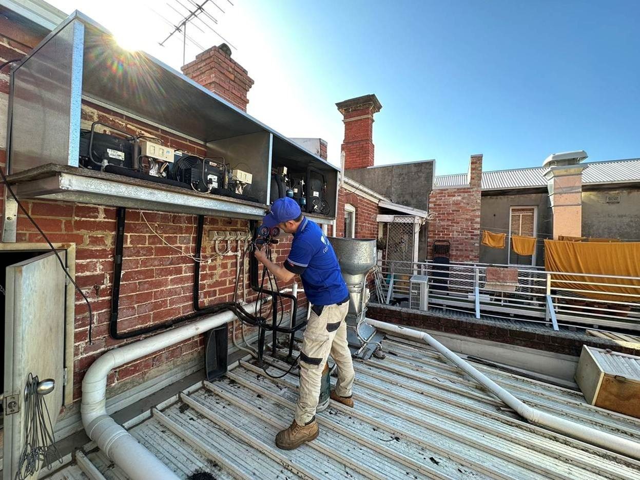 Emergency commercial fridge repair
