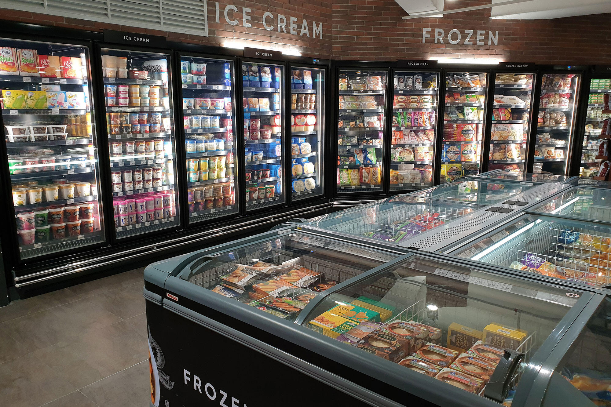 Commercial refrigeration installation
