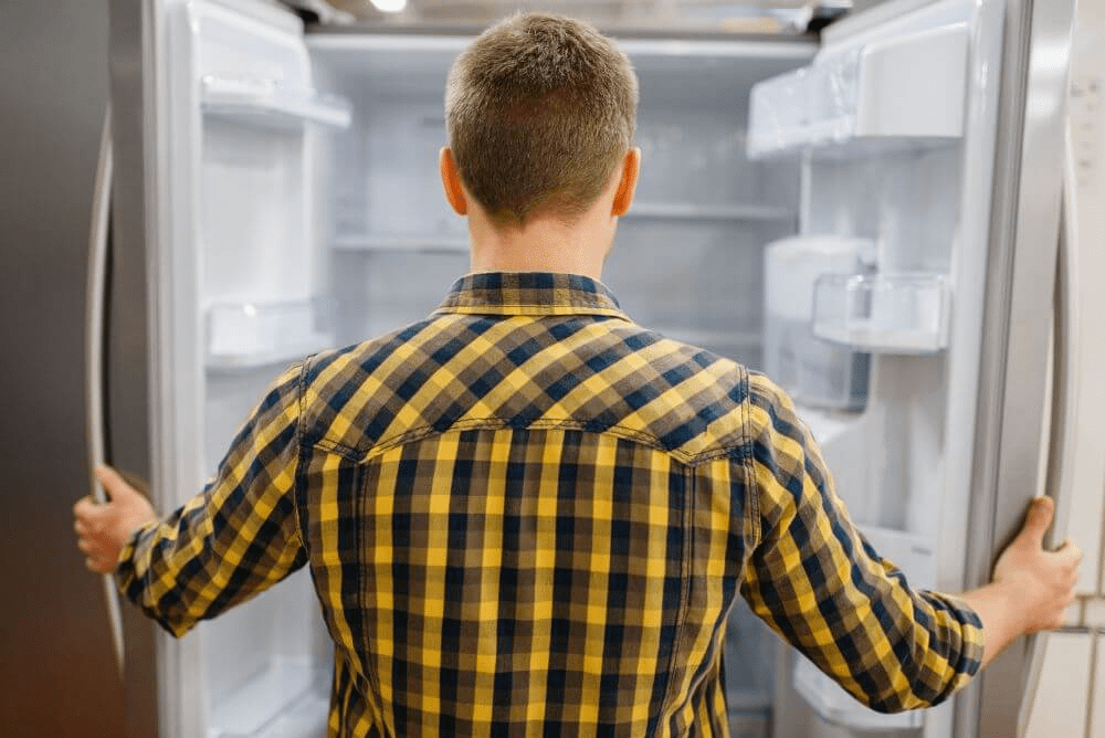 Checking commercial fridge temperature settings