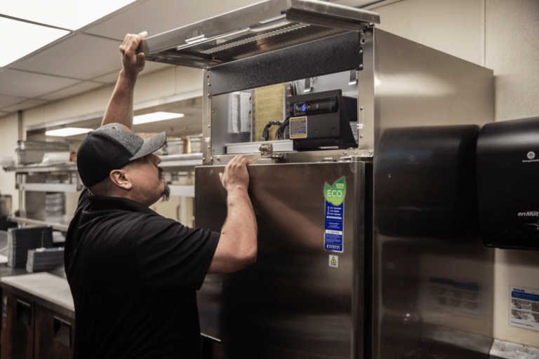 Commercial refrigeration technician in Oakleigh South